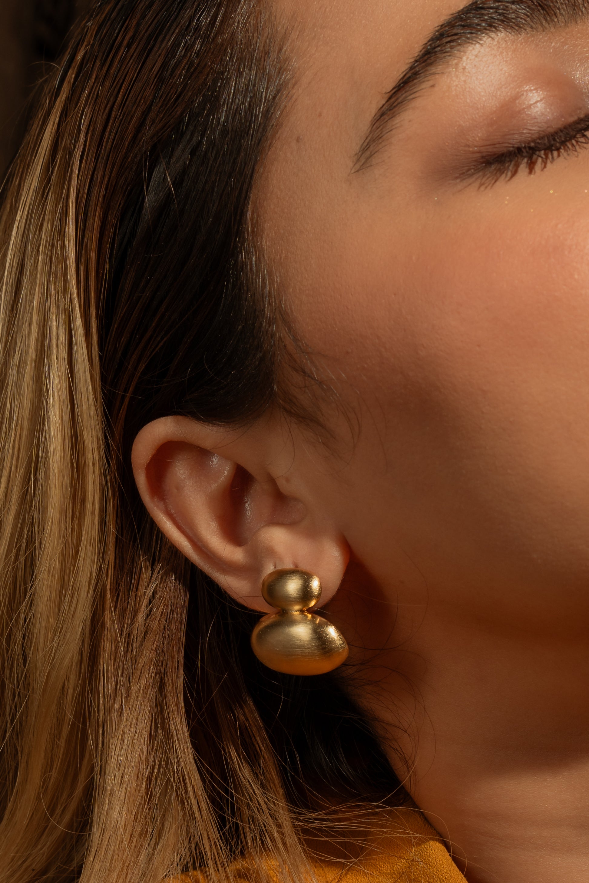 Potnse Caviar Studs Gold