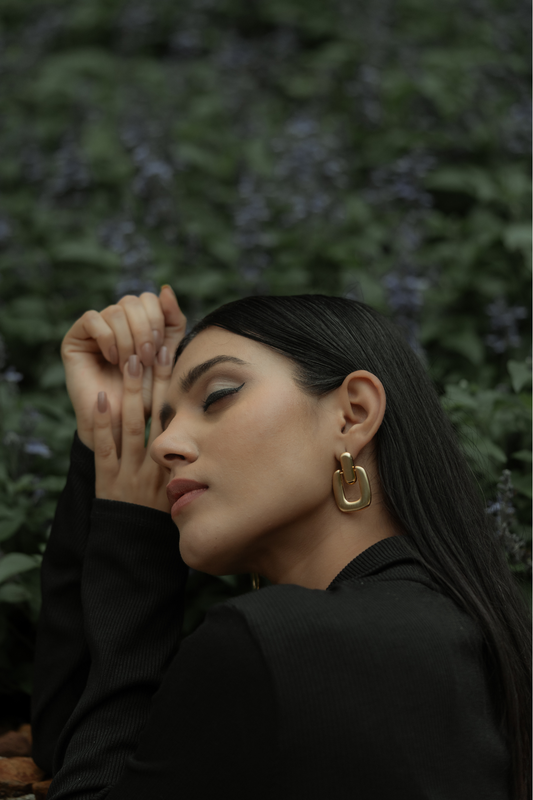 Potnse Loquet Statement Earrings Gold